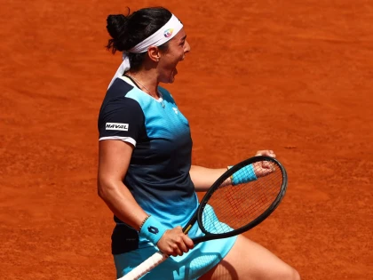Tunisianca Jabeur nu i-a dat nicio șansă lui Halep! Românca e "out" de la Madrid