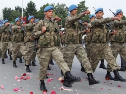 Turcia reduce la jumătate perioada serviciului militar obligatoriu