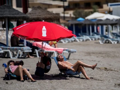 Turist găsit mort pe un șezlong. Cadavrul a stat pe plajă câteva ore, în Creta