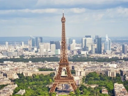 TURNUL EIFFEL IMPLINESTE ASTAZI 126 DE ANI