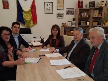 UAV sprijină învățământul în limba română din Ungaria