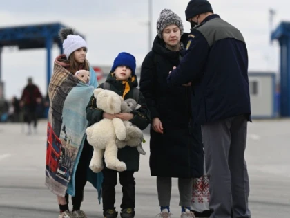 Ucraina şi-a închis graniţele cu România şi Ungaria