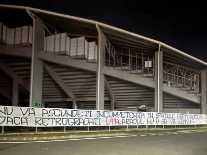 Ultraşii de la UTA, mesaje dure la stadion: "Dacă retrogradați, Aradul nu o să vă ierte!"