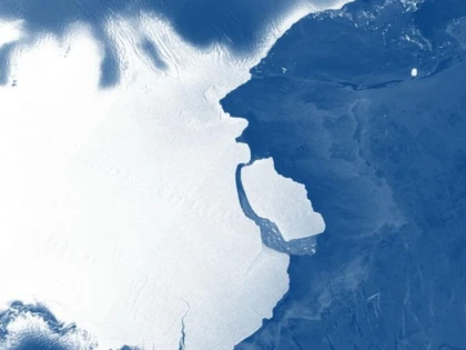 Un aisberg de dimensiunea oraşului Sydney s-a desprins din Antarctica