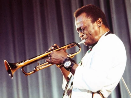Un album cu şapte piese inedite ale legendarului Miles Davis, lansat în septembrie