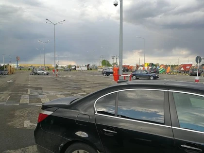 Un arădean cere ajutor pe Facebook, după ce maşina i-a fost lovită