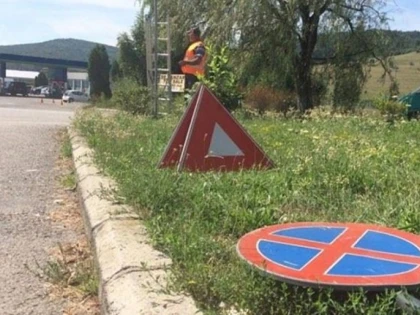 Un arădean de 19 ani, prins în timp ce fura indicatoare rutiere
