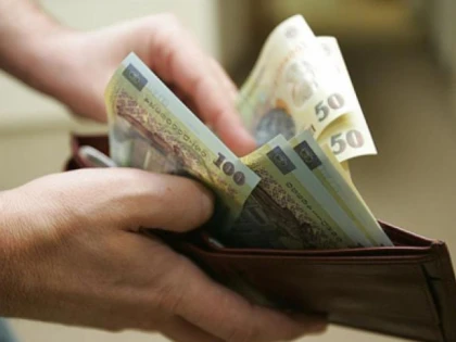Un arădean de 50 de ani, prins în timp ce fura dintr-un portofel