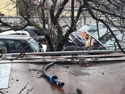 Un arădean demonta „la negru“ mașini în propria curte