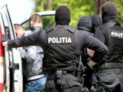 Un arădean, prins în timp ce vindea droguri la Timișoara