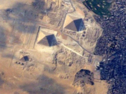 UN ASTRONAUT DE PE ISS A REALIZAT O FOTOGRAFIE IMPRESIONANTA A PIRAMIDELOR VAZUTE DIN SPATIU