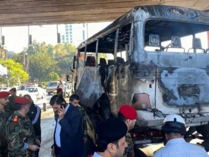 Un autobuz cu militari a explodat la Damasc. Atacul s-a soldat cu cel puțin 13 morți
