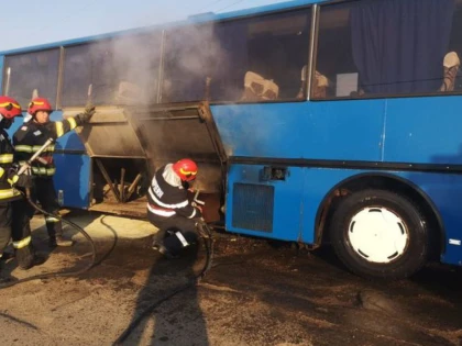 Un autocar în care se aflau 21 de copii a luat foc la Botoșani, în localitatea în care s-a născut George Enescu