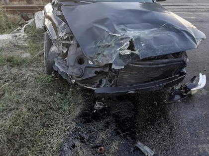 Un autoturism a fost lovit de tren, în Vinga. O persoană a fost rănită