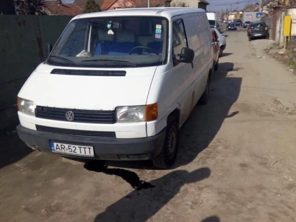 Un autoturism furat a fost descoperit de polițiștii locali, pe strada Cucului
