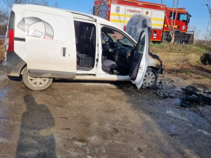 Un autoturism s-a făcut scrum în municipiul Arad
