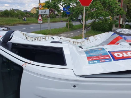 Un autoturism s-a răsturnat pe Centura Aradului