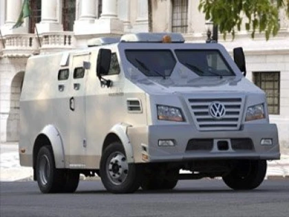 Un autovehicul blindat, destinat transportului de bani, a fost controlat de polițiști