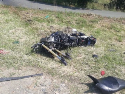 Un bărbat a ajuns la spital, după ce a intrat cu motocicleta în șanț