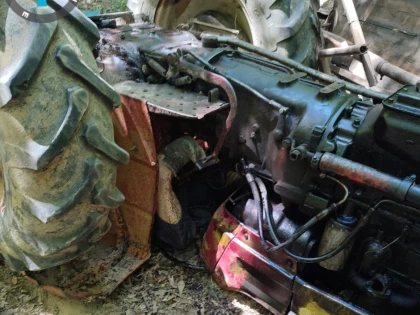 Un bărbat a fost zdrobit sub tractor, în pădure la Craiva