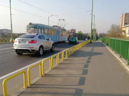 Un bărbat a vrut să se arunce de pe podul din Grădiște, dar a fost convins de polițiști și jandarmi să renunțe