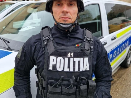 Un bărbat care atârna de un pod, salvat în ultima clipă de polițistul Cristian Flonta