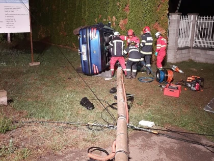Un bărbat de 31 de ani din Zădăreni a murit, după ce a intrat cu mașina într-un stâlp