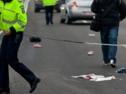 Un bărbat de 67 de ani care circula pe carosabil, pe strada Șaguna, a fost lovit de un autoturism condus de un tânăr de 20 de ani