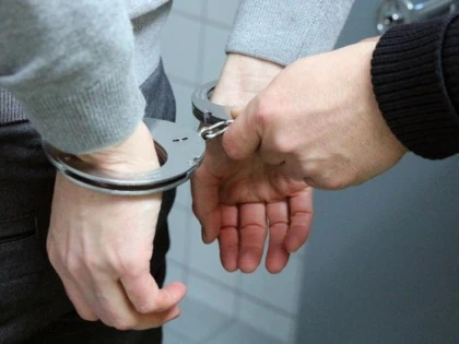 Un bărbat din Apateu a fost reținut, după ce a intrat în casă peste fosta soție și a luat-o la bătaie