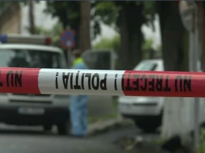 Un bărbat din Arad s-a aruncat de la etajul patru, după ce și-a înjunghiat soția