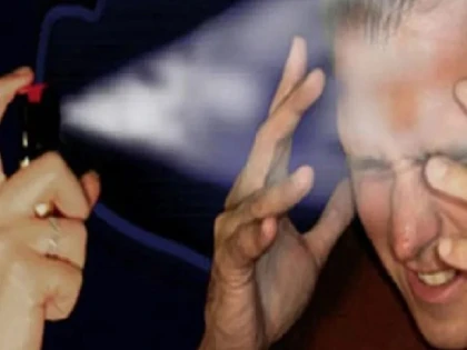 Un bărbat din Măderat s-a trezit cu trei indivizi la poartă, care i-au pulverizat faţa cu spray iritant