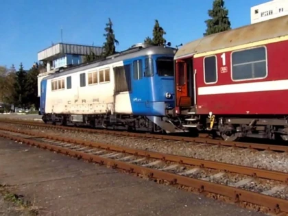 Un bărbat din Sântana a fost găsit între liniile de tren, de mecanicii care efectuau o manevră de garare a unei garnituri