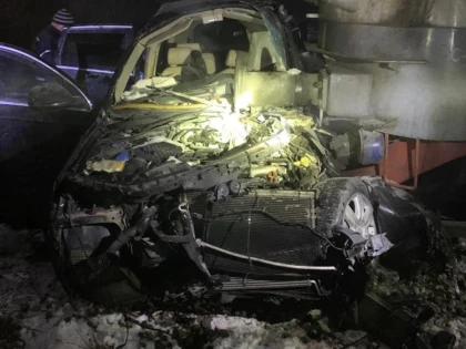 Un bărbat din Vinga a scăpat cu răni ușoare, după ce mașina i-a fost strivită de tren