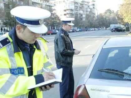 UN BARBAT ESTE CERCETAT PENAL PENTRU CA A CONDUS CU PERMISUL SUSPENDAT