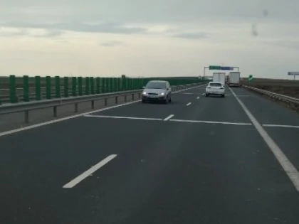 Un bărbat înarmat care și-a amenințat fosta soție și pe mama acesteia cu moartea a fost prins de polițiști, pe A1