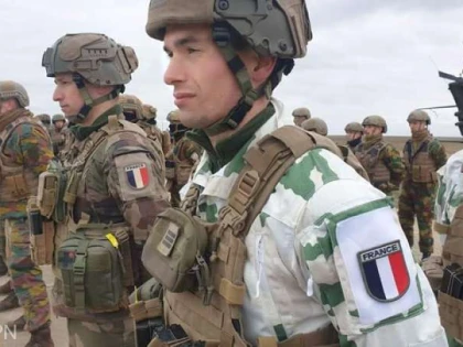 Un convoi cu tehnică militară franceză intră duminică seară în România, prin vama Nădlac