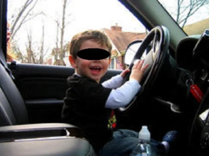 Un copil de 4 ani din Vestul țării, cercetat pentru conducere fără permis