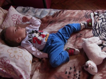 Un copil de trei ani are nevoie de ajutorul nostru. Nu sta nepăsător !