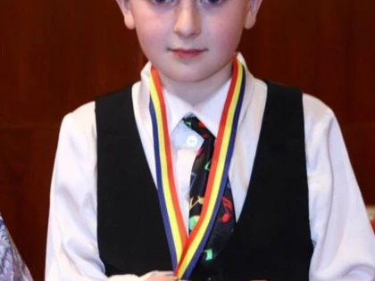 UN COPIL ROMAN DE DOAR 11 ANI ESTE CEL MAI BUN PIANIST DIN LUME