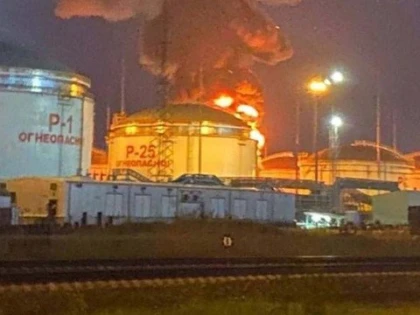 Un depozit de combustibil a luat foc noaptea trecută în apropiere de Crimeea