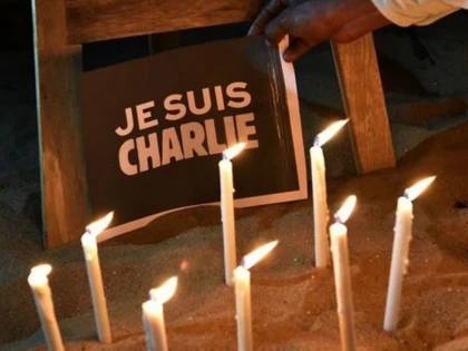 UN DESEN CU ASTERIX, VANDUT CU 150.000 EURO, IN BENEFICIUL FAMILIILOR VICTIMELOR DE LA CHARLIE HEBDO