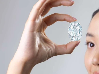 Un diamant de 102 carate ar putea fi vândut la licitaţie cu 30 de milioane de dolari