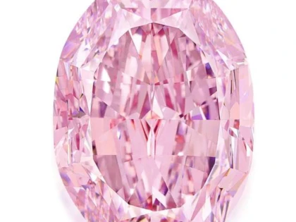 Un diamant roz, vândut pentru 26,6 milioane de dolari la Geneva
