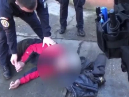 Un echipaj de Jandarmerie a acordat primul ajutor unui bărbat căruia i s-a făcut rău şi a căzut pe stradă
