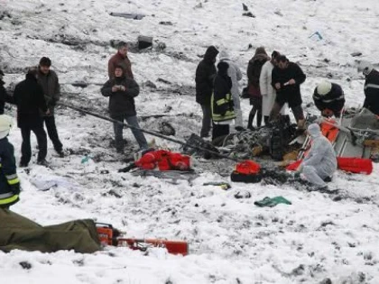 UN ELICOPTER S-A PRABUSIT LANGA SIBIU. OPT PERSOANE AU DECEDAT SI ALTE DOUA SUNT RANITE