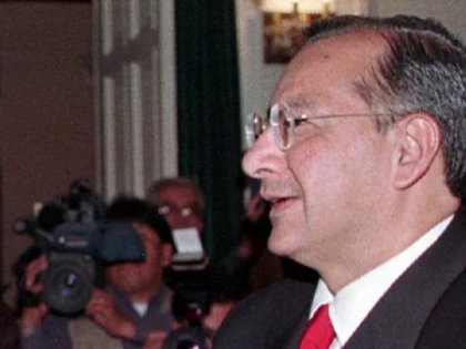 Un fost ambasador american pledează vinovat pentru spionaj în favoarea Cubei timp de 40 de ani