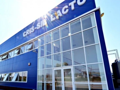 UN GRUP DE 16 FERMIERI DIN ARAD A INVESTIT DOUA MILIOANE DE EURO INTR-O FABRICA DE LAPTE