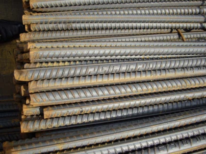 UN HOT A FURAT FIER BETON DINTR-UN SANTIER