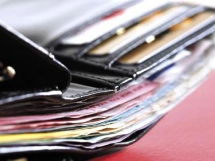 UN JANDARM A GASIT LA LIPOVA UN PORTMONEU PLIN CU BANI, PE CARE L-A RETURNAT PROPRIETARULUI