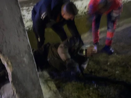 Un jandarm aflat în timpul liber a acordat primul ajutor unui bătrân de 80 de ani, care a căzut cu mopedul în șanț